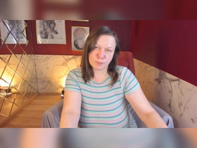 Welcome to cammodel profile for KellyPerfection: Exhibition