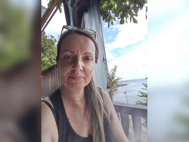 Welcome to cammodel profile for wetladyjoy: Kissing