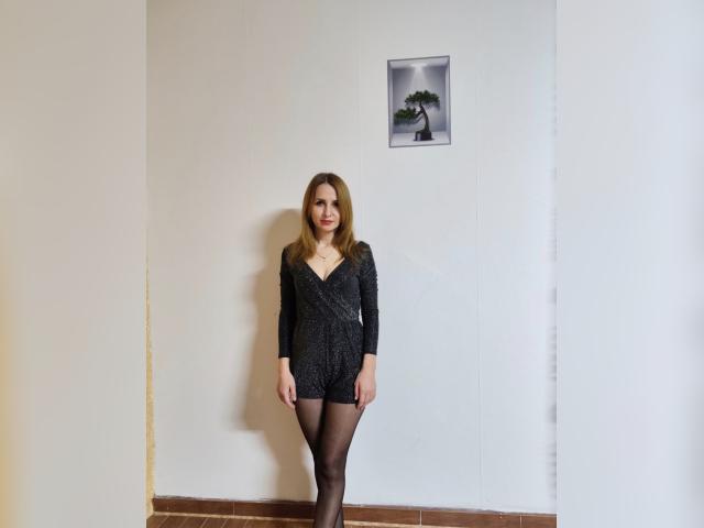 Welcome to cammodel profile for JuliaBlonde: Dancing