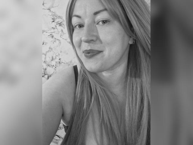 Adult webcam chat with sweetcandymmm: Piercings & tattoos