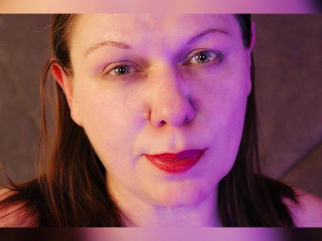 Adult chat with KellyPerfection: Kissing