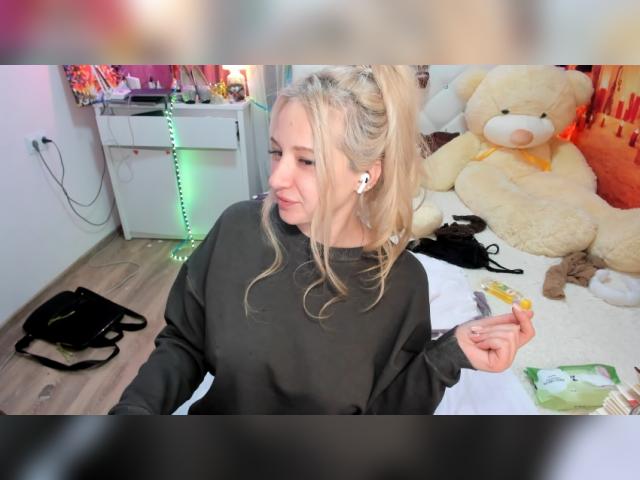 Adult chat with EmillyMiller: Legs, feet & shoes