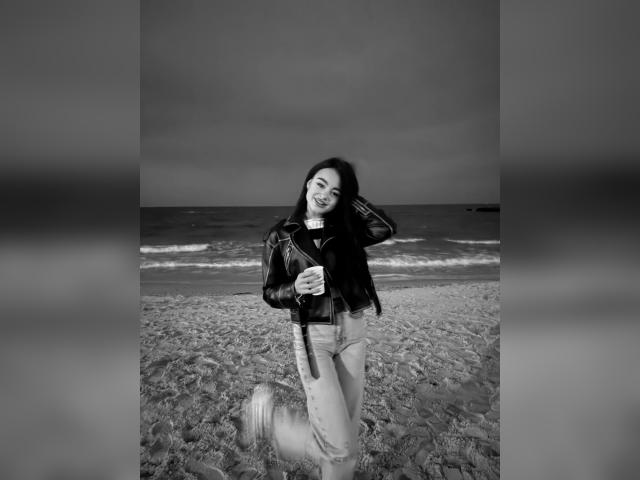 Why not cam2cam with LunaDeLuxe: Nipple play