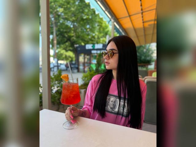 Welcome to cammodel profile for LunaDeLuxe: Legs, feet & shoes