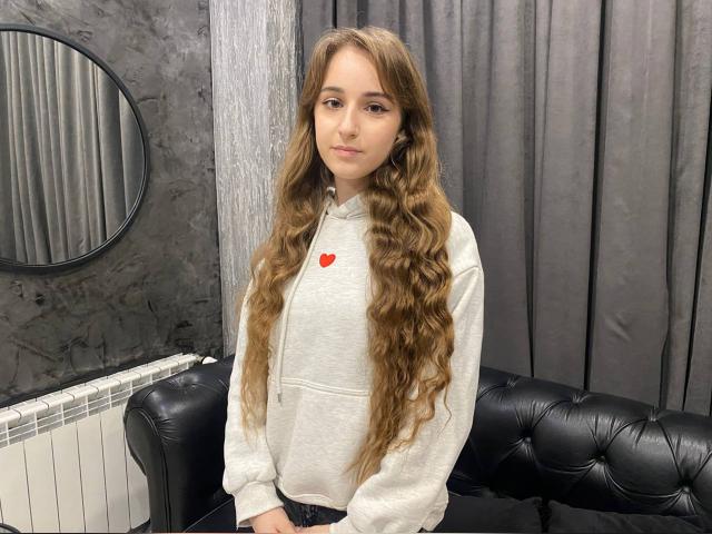 Adult webcam chat with TaraK82: Lipstick