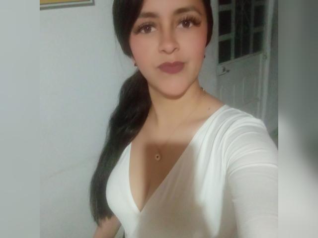 Adult chat with KatiaSmith: Strip-tease