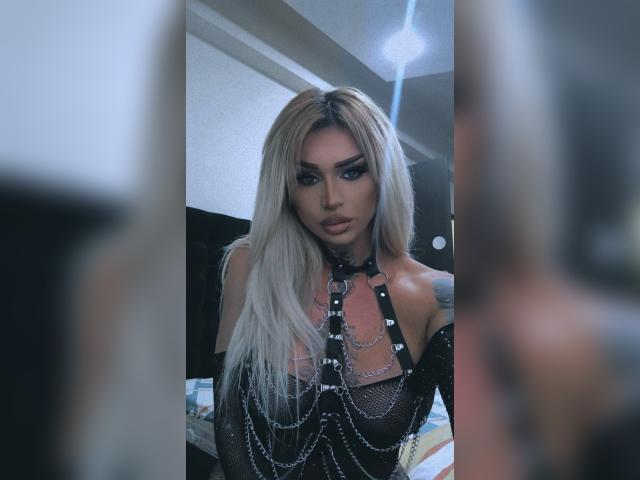 Welcome to cammodel profile for AlenaRios: Kissing