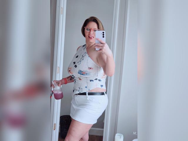 Welcome to cammodel profile for PeachyGoddess: Legs, feet & shoes