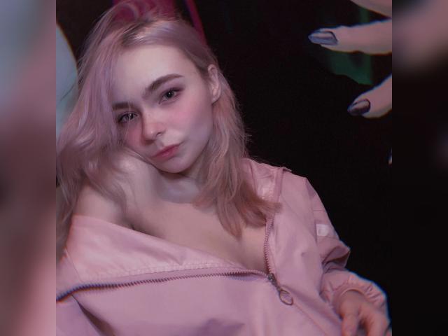 Explore your dreams with webcam model Cabonia