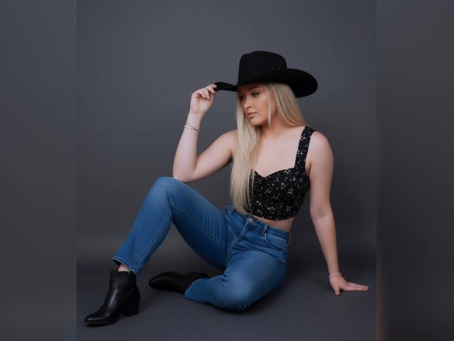 Why not cam2cam with JaneOSweetAh: Legs, feet & shoes