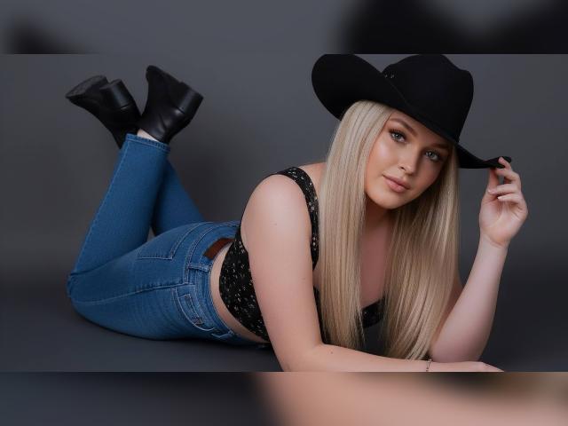 Welcome to cammodel profile for JaneOSweetAh: Leather