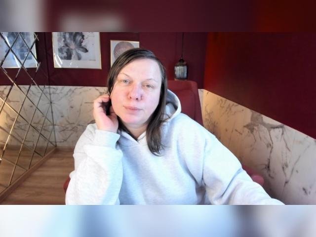 Welcome to cammodel profile for KellyPerfection: Exhibition