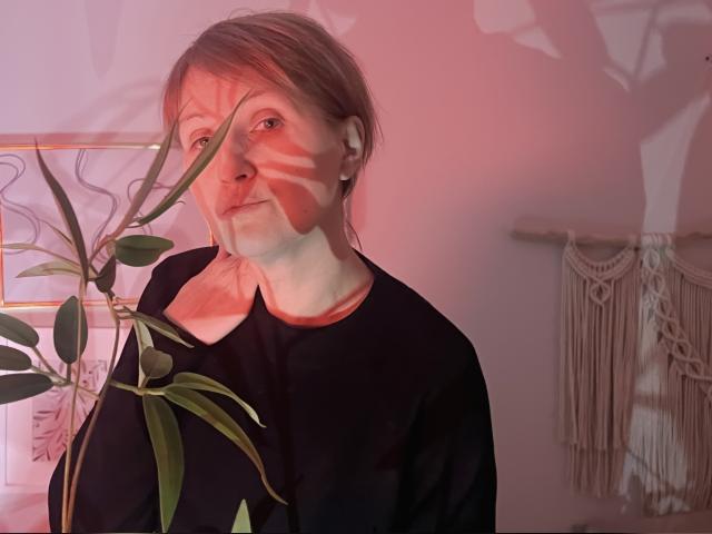 Welcome to cammodel profile for ParisBeautiful: Legs, feet & shoes