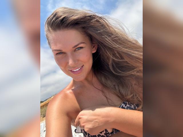 Welcome to cammodel profile for BernuLover: Nails