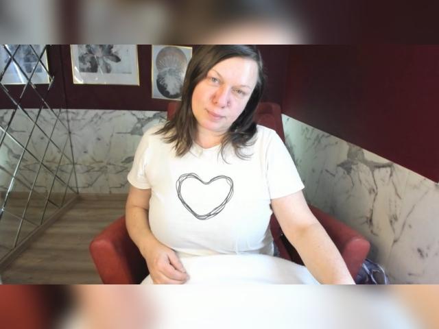 Welcome to cammodel profile for KellyPerfection: Exhibition