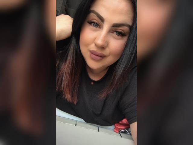 Adult chat with MyraKelly: Piercings & tattoos