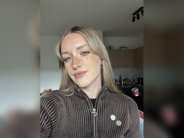 Adult chat with EvelynBlond: Fitness