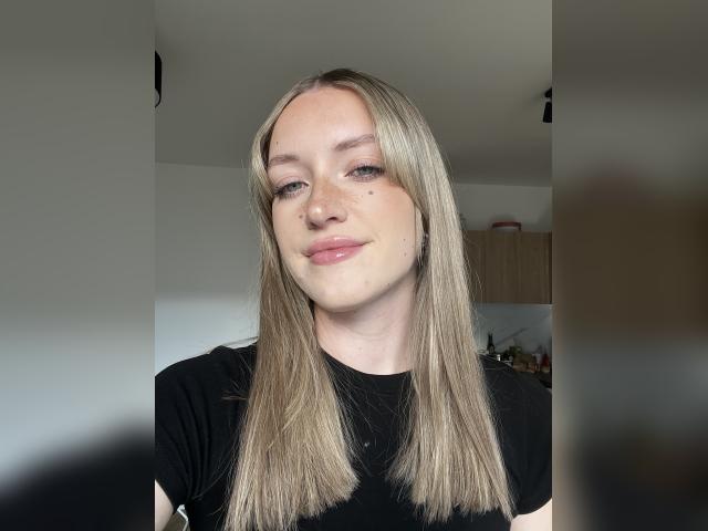 Welcome to cammodel profile for EvelynBlond: Fitness