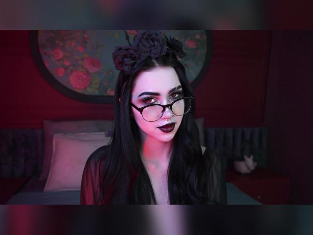 Adult chat with JessicaSod1: Nails