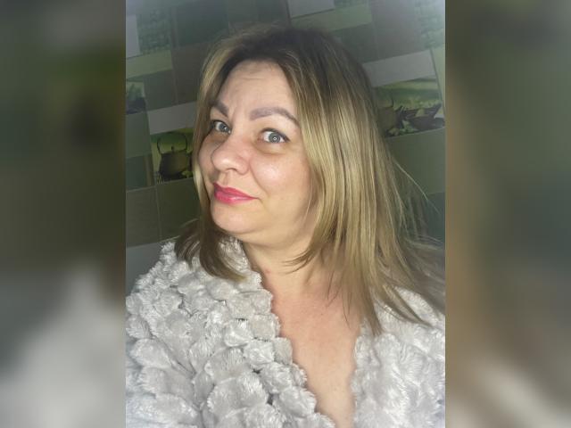 Adult chat with MolliTorres