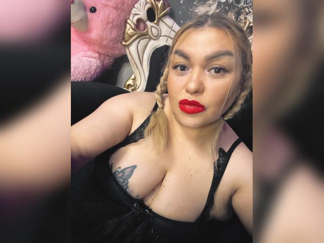 Watch cammodel MissTabitha: Piercings & tattoos