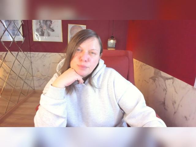 Welcome to cammodel profile for KellyPerfection: Exhibition