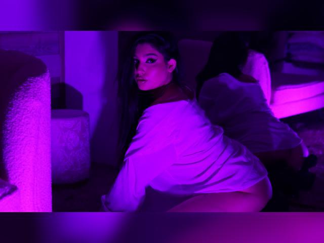 Welcome to cammodel profile for CleoCharm: Leather