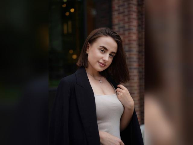 Welcome to cammodel profile for BellaSSwon: Dancing