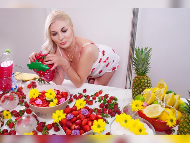 Why not cam2cam with LadyJanyne: Legs, feet & shoes