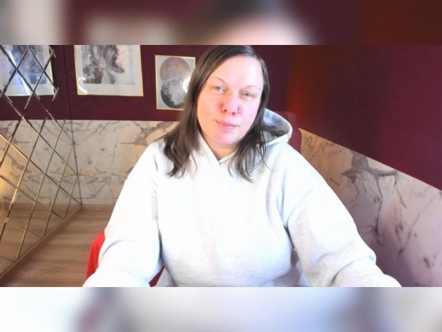 Welcome to cammodel profile for KellyPerfection: Exhibition