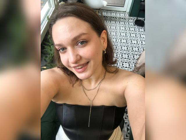 Welcome to cammodel profile for JennyGo: Dancing