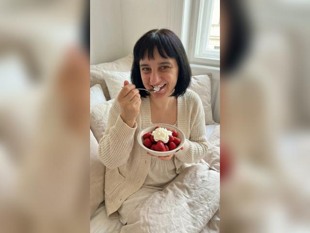 Welcome to cammodel profile for JoyfulBrunette: Outdoor Activities