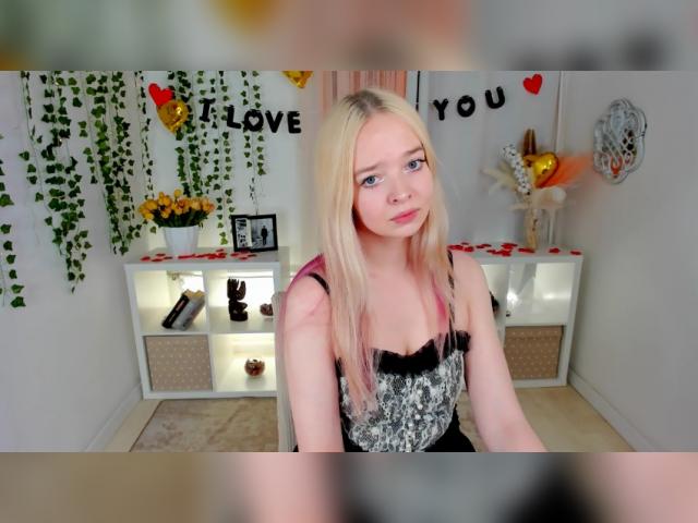 Welcome to cammodel profile for BellaBb: Lingerie & stockings