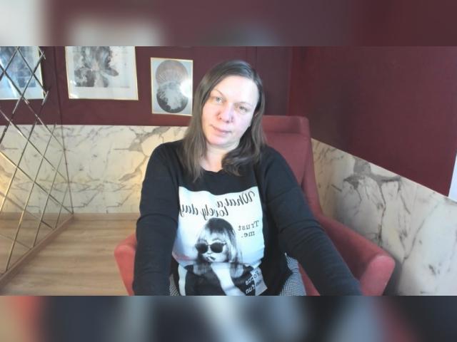 Welcome to cammodel profile for KellyPerfection: Exhibition