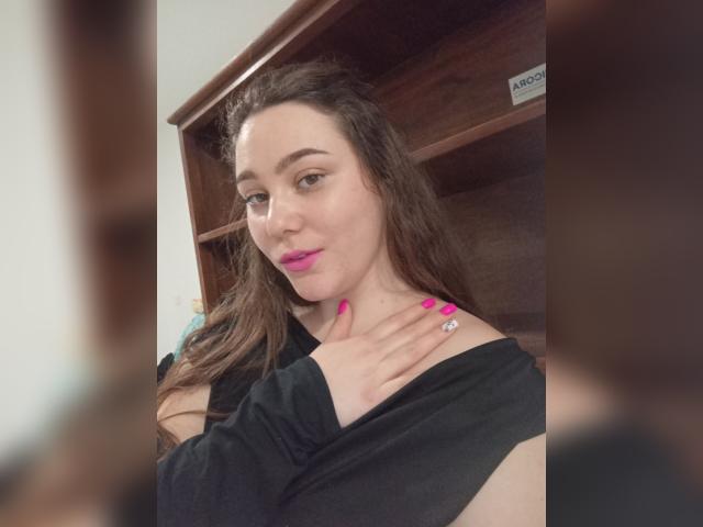 Adult chat with Jeniya: Lingerie & stockings