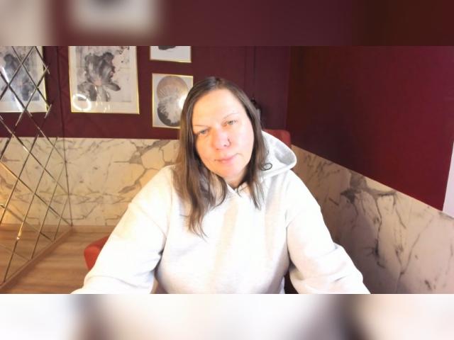 Welcome to cammodel profile for KellyPerfection: Exhibition