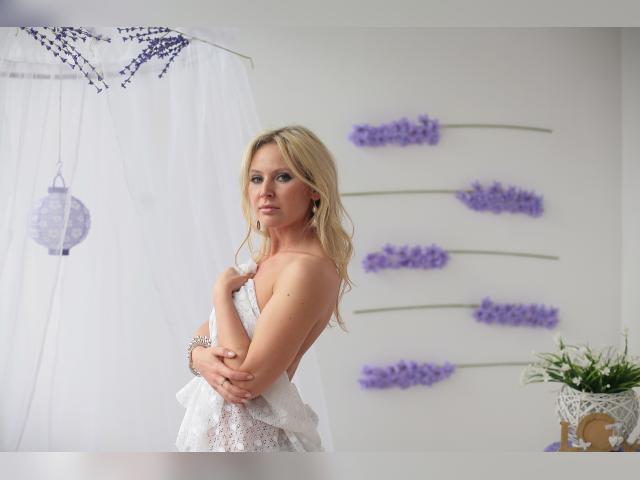 Welcome to cammodel profile for MilenaLovely: Leather