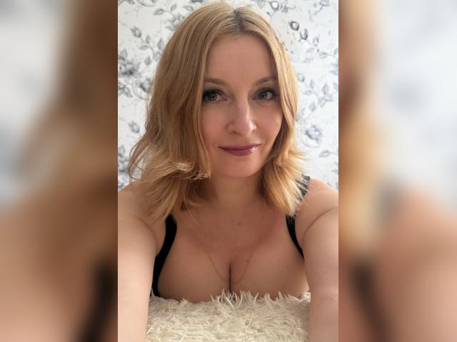 Welcome to cammodel profile for WanderlustHeart: Movies/Cinema