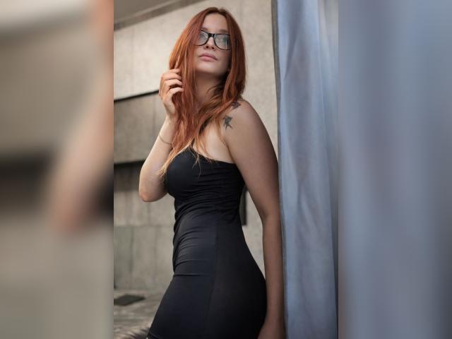 Welcome to cammodel profile for CoyEmma: Nylons