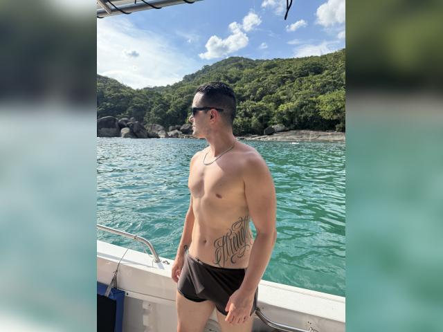 Welcome to cammodel profile for HunterParker: Nipple play