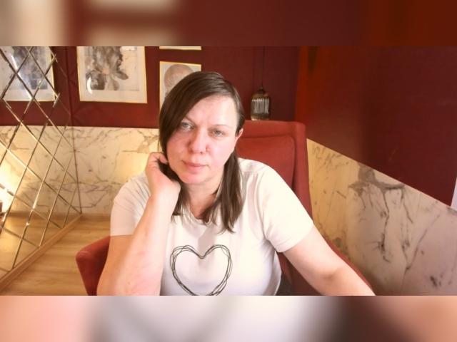 Welcome to cammodel profile for KellyPerfection: Exhibition