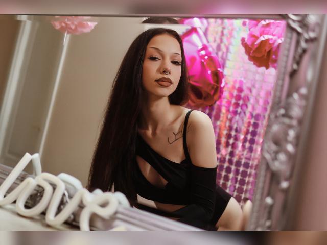 Adult chat with DashaFlame: Legs, feet & shoes