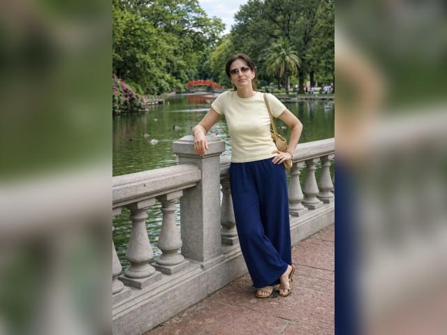 Why not cam2cam with VelvetWhier