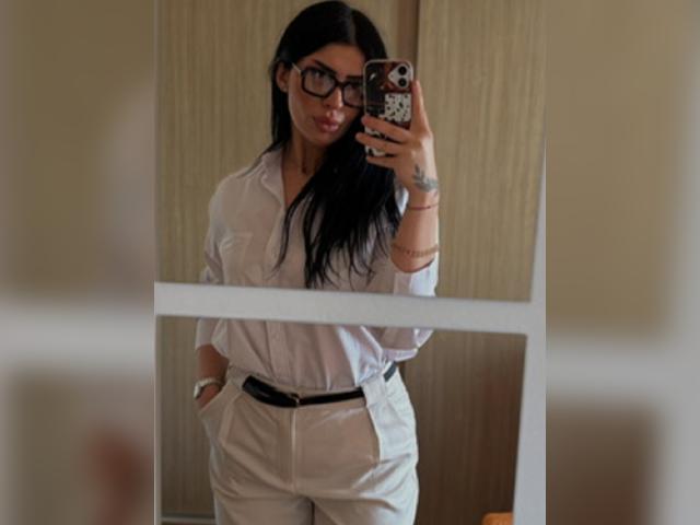 Why not cam2cam with BrainyBelle: Lingerie & stockings