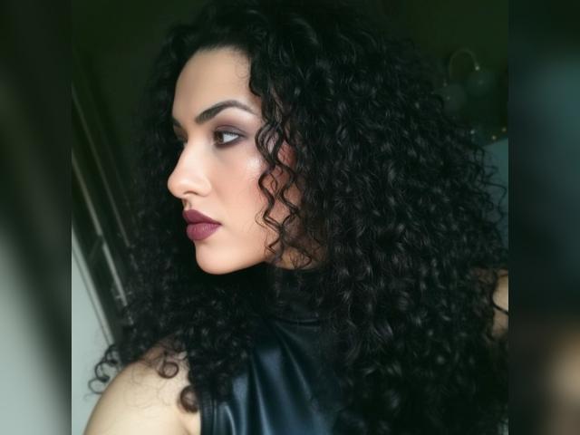 Connect with webcam model NoirEmpress333: Smoking