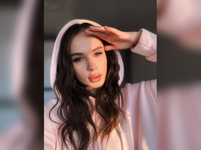 Adult webcam chat with CandyCat: Lipstick