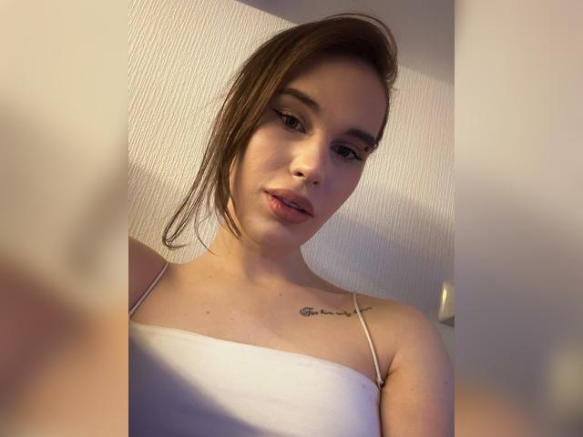 Why not cam2cam with ellygloss