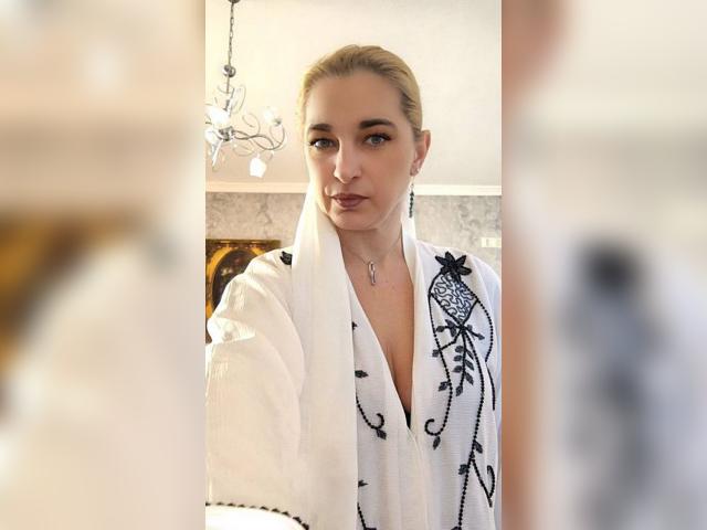 Welcome to cammodel profile for GoldenAngel: Dancing