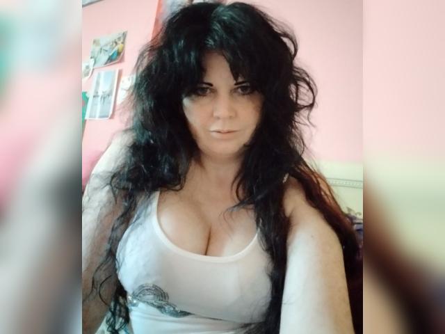 Why not cam2cam with GoldenLady41