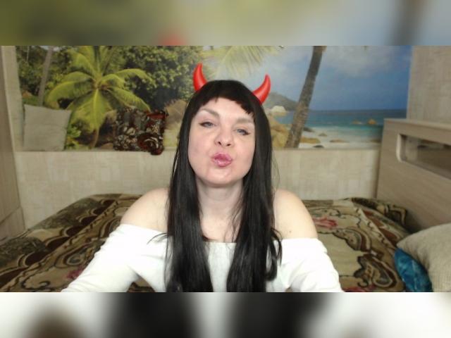 Why not cam2cam with Destinybbb: Kissing